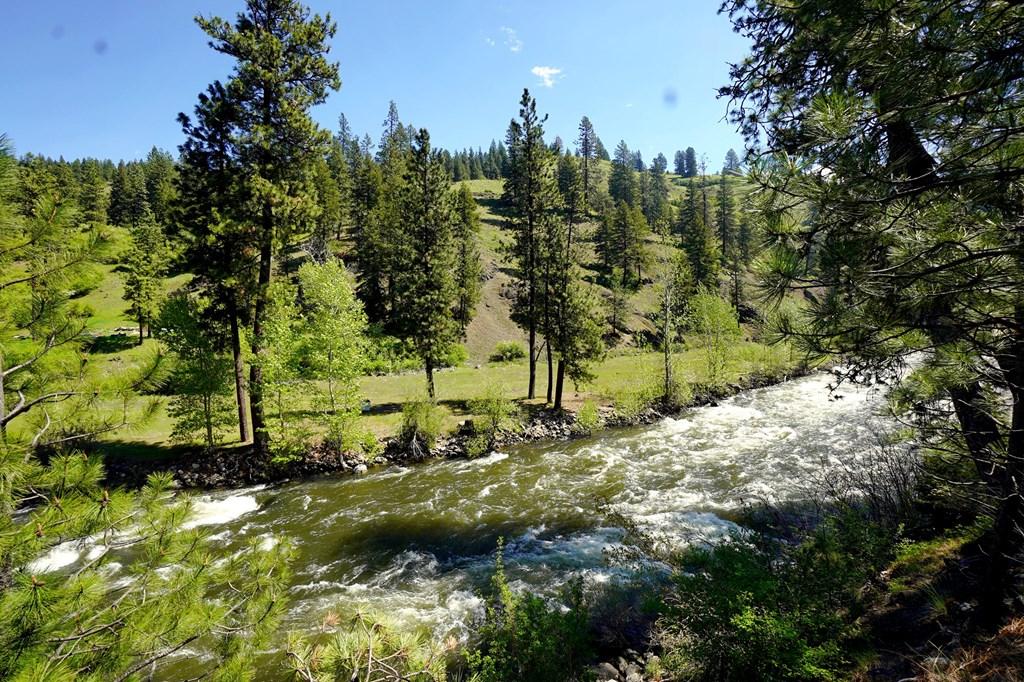 Image 4: Looking across to a large flat on the River