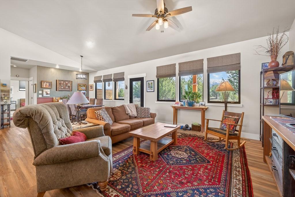 Image 3: The living area