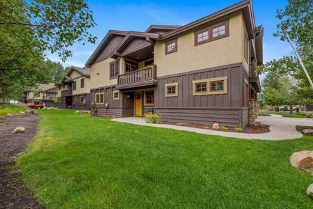 1517 Roosevelt Avenue