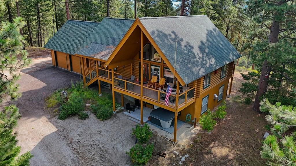 Image 2: Stunning Log Home