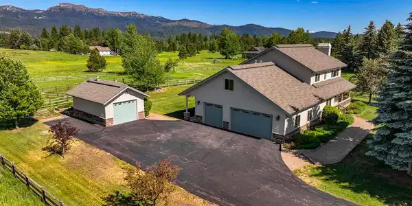 14008 Country Way
