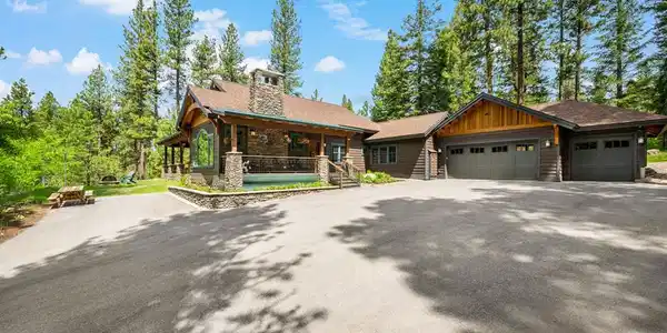 1460 Crown Point Parkway