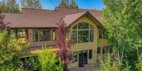 220 Ferguson Way
