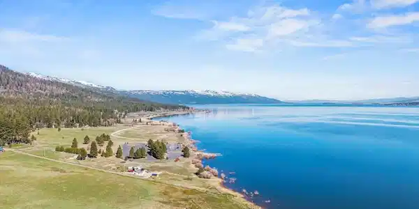 Image 4: Gorgeous Lake Day