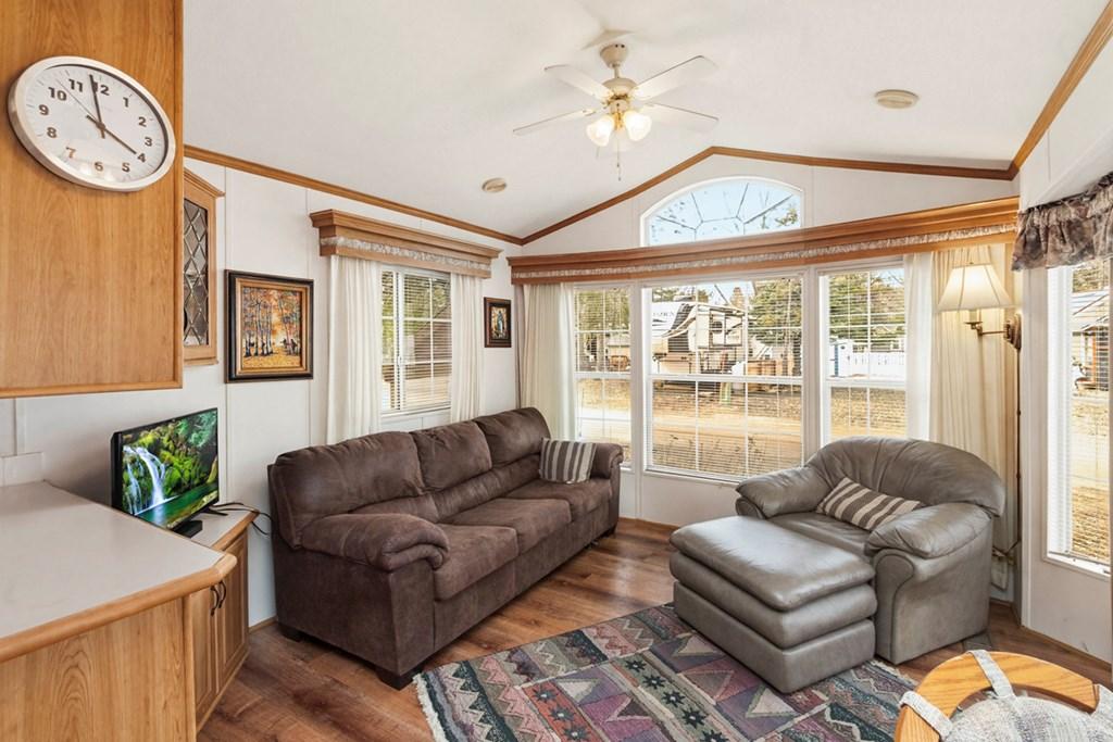 Image 2: Living Room