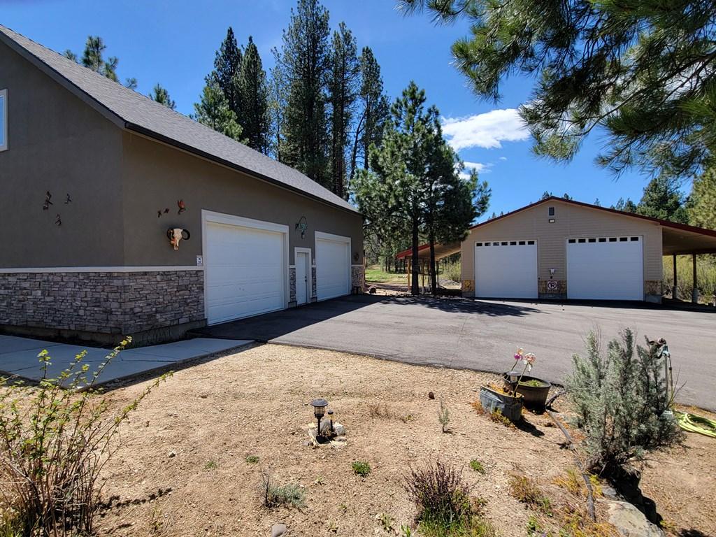 Image 2: Garage, Shop & Carports