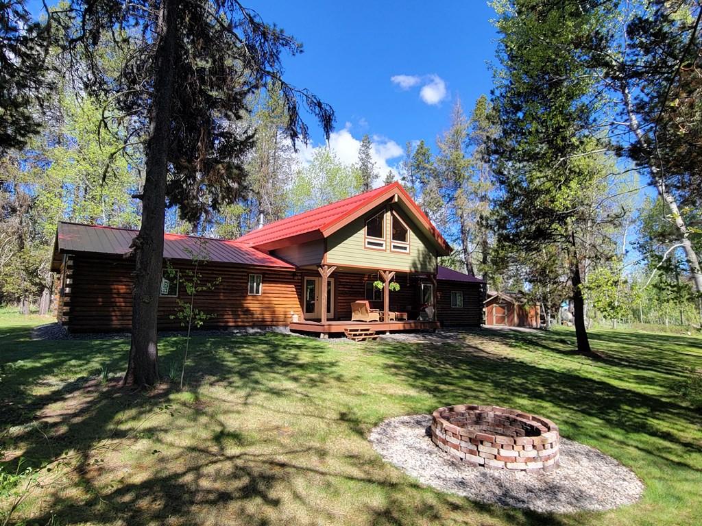 Image 3: Beautiful back yard