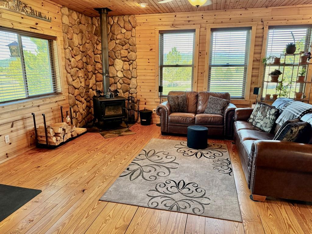 Image 2: Living Room