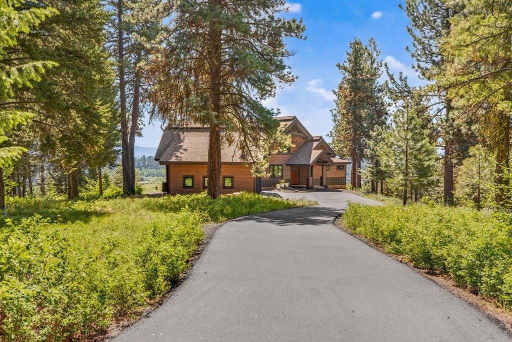 Image 2: Elegant entrance, At the end of the culdesac, the paved driveway leads you to a pristine estate home in Blackhawk Lake Estates.