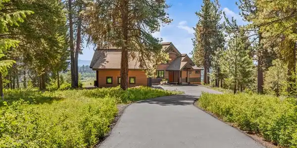 Image 2: Elegant entrance, At the end of the culdesac, the paved driveway leads you to a pristine estate home in Blackhawk Lake Estates.
