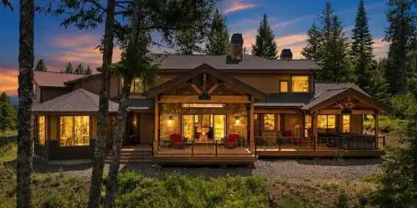 Image 3: Back of Home