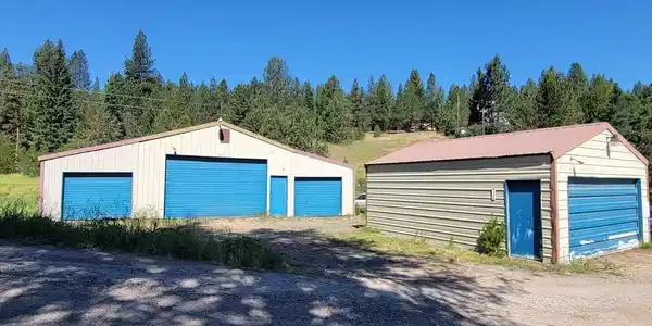 Image 3: Shop and garage