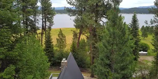 Image 4: FULL Lake Cascade views
