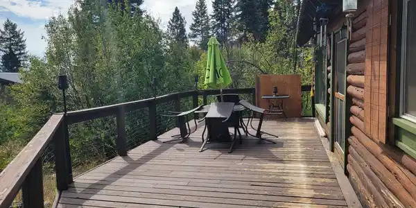 Image 3: RELAX ON THE DECK