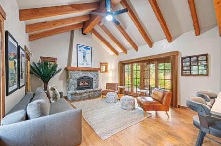 7 Rock Creek Court
