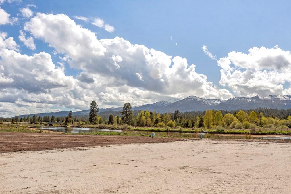 Image 4: Awesome Views of West Mountain Range