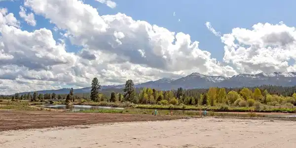 Image 4: Awesome Views of West Mountain Range