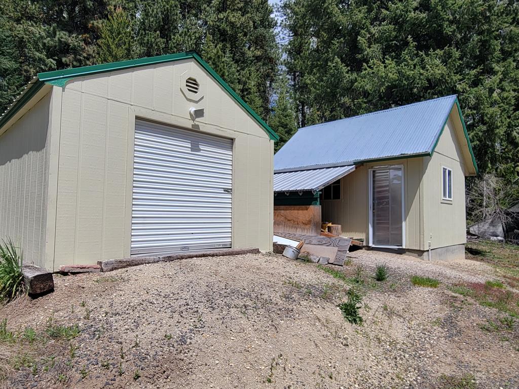 Image 4: Outbuildings