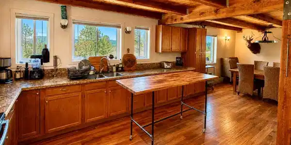 Image 4: Big Kitchen Into Dining Room