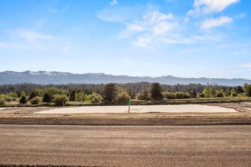 Image 3: Level Pad Site With Sewer & Water