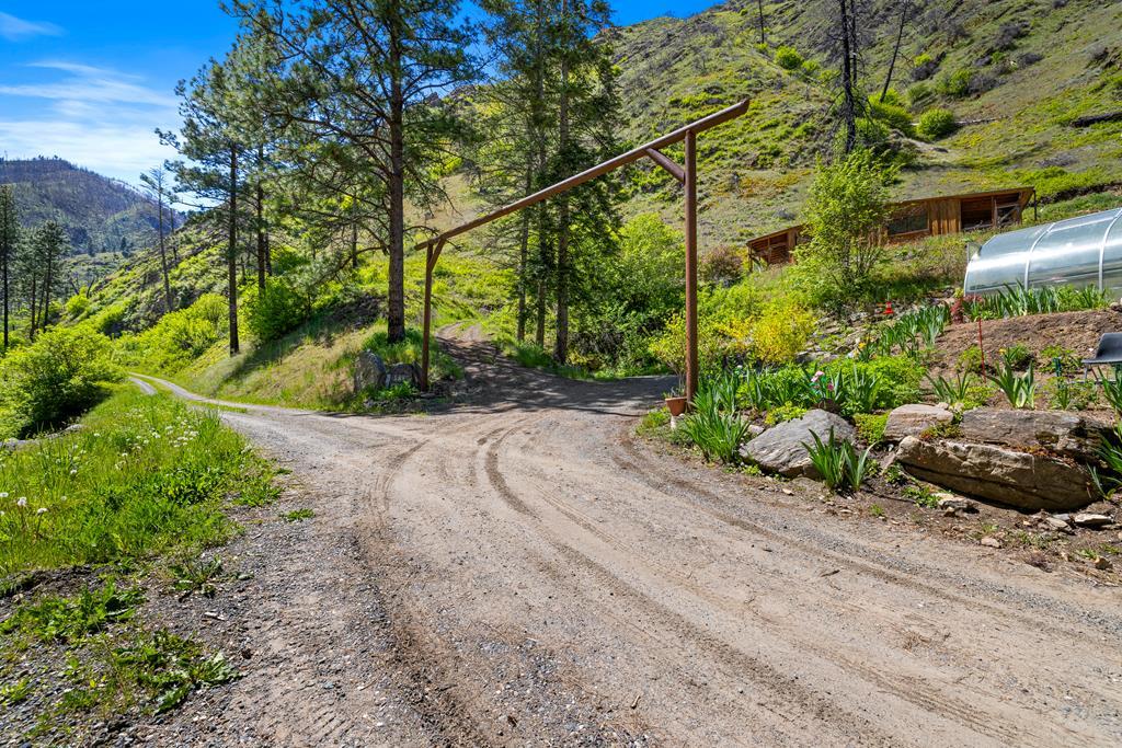 Image 4: Entrance to the Property