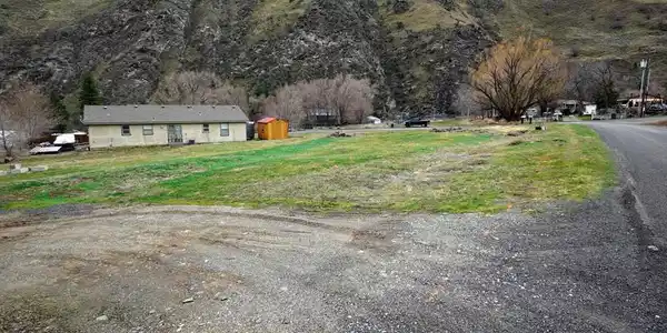 Image 3: Approach from Fish Trap Road
