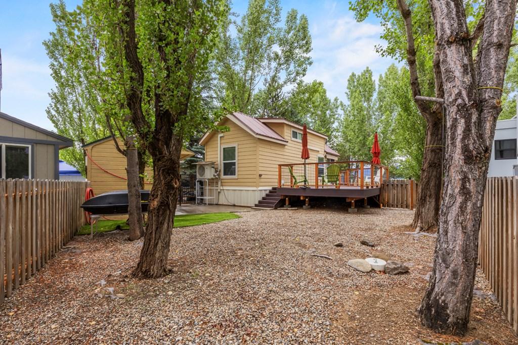 Image 3: Nice Backyard