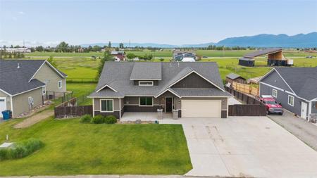1129 Mackinaw Loop