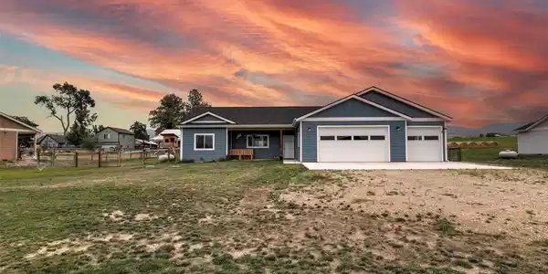 4458 Ludwig Lane
