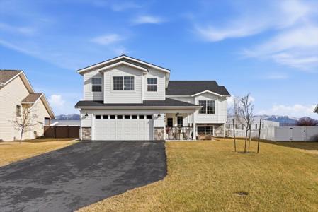 1237 Mackinaw Loop