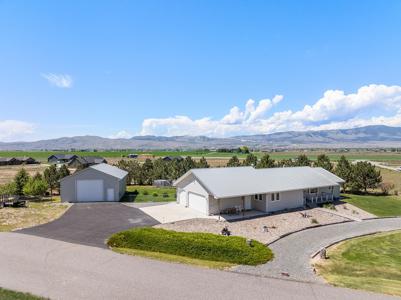 16 Windy Meadow Drive
