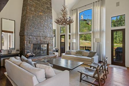 141 Slopeside Drive