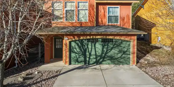 855 Discovery Way