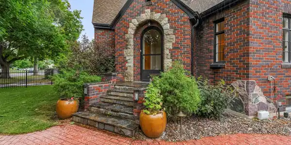 300 Connell Avenue