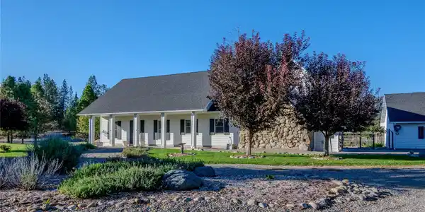 95 Edgewater Drive