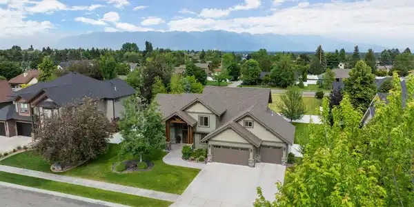 11 White Bark Lane