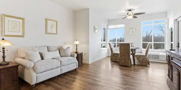 100 Woodlands Way