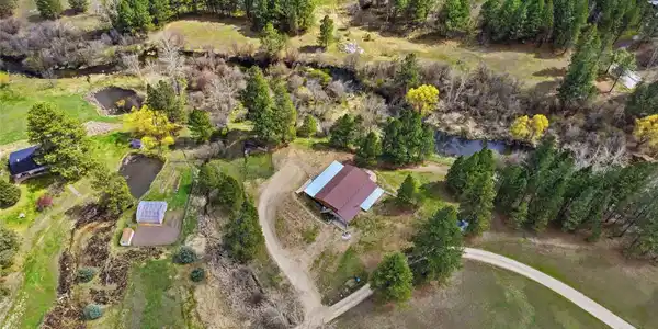 3652 Silverthorn Drive