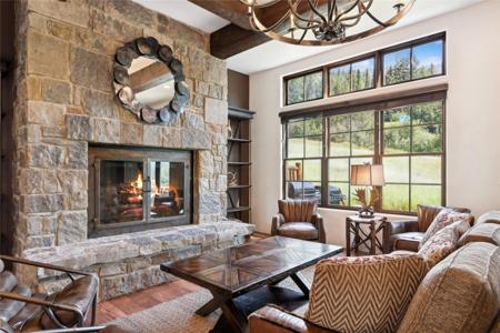 117 Slopeside Drive