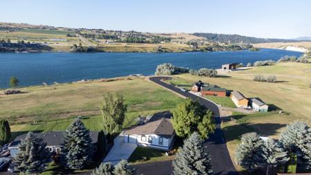 9 Regatta Road