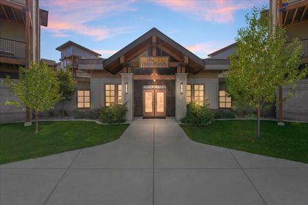 100 Woodlands Way