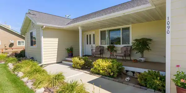 1090 Centennial Lane