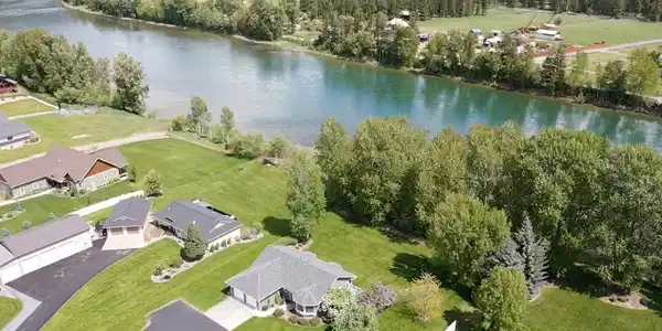 286 Edgewater Drive