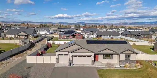 1325 Cambray Loop