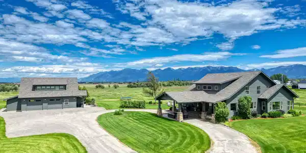 1221 Majestic View Lane