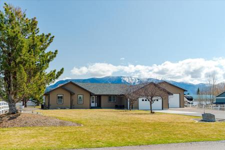 9 Chinook Court E