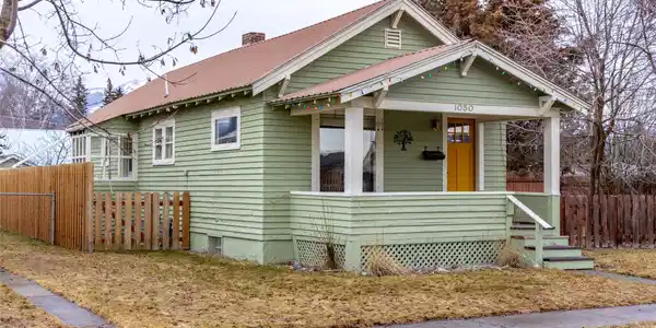 1050 E 4th Street