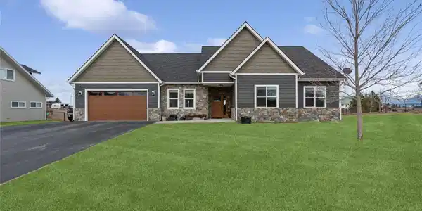 1183 Mackinaw Loop