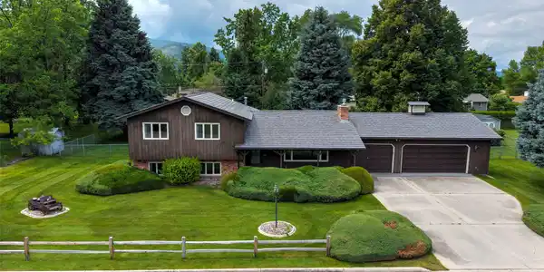 2221 Pauline Drive