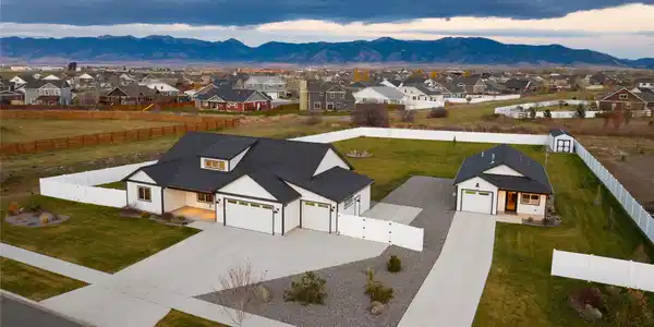 915 Stewart Loop